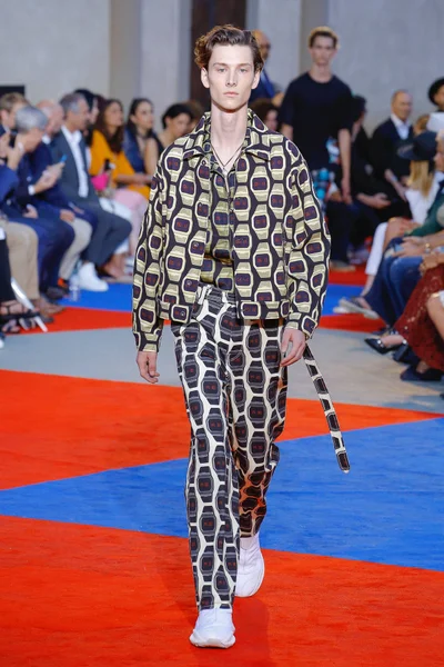 Look 24